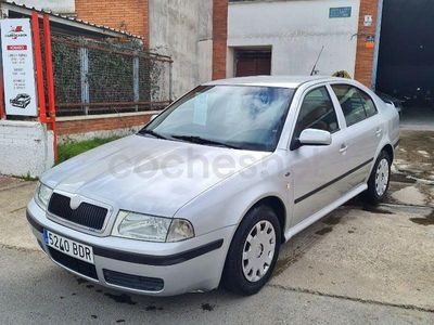 Occasion Skoda Octavia Ambiente 102 PK (75 kW) 2002 Grijs Sedan