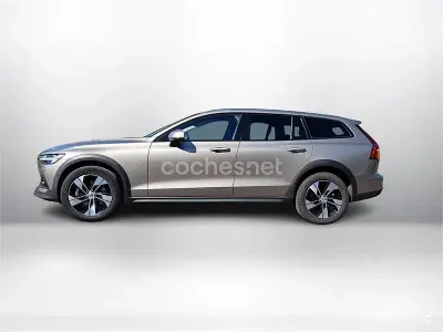 Usado Volvo V60 CC Core 197 CV (144 kW) 2023 Gris / plata Familiar