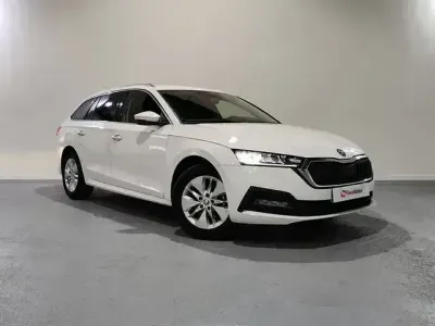 Usado Skoda Octavia Ambition 150 CV (110 kW) 2024 Blanco Familiar