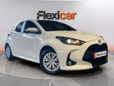 Usado Toyota Yaris Comfort 72 CV (52 kW) 2023 Blanco Utilitario