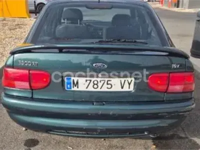 Usado Ford Escort 75 CV (55 kW) 1998 Verde Berlina