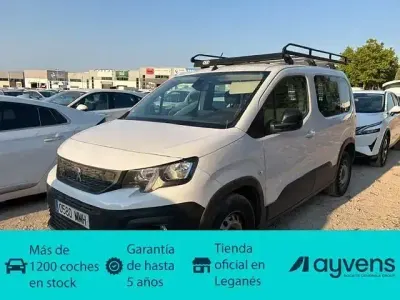 Usado Peugeot Rifter Active 102 CV (75 kW) 2023 Blanco Monovolumen