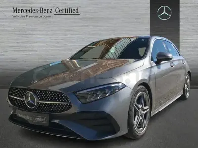 Usado Mercedes A180 136 CV (100 kW) 2025 Gris / plata Berlina