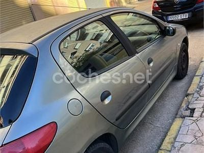 Usado Peugeot 206 75 CV (55 kW) 2001 Verde Berlina