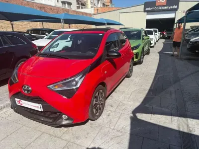 Begagnad Toyota Aygo x-style 72 HK (52 kW) 2020 Röd Halvkombi