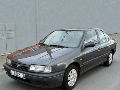 Usado Nissan Primera 116 CV (85 kW) 1993 Gris / plata Familiar