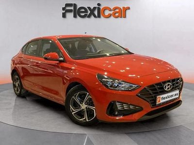 Usado Hyundai i30 136 CV (100 kW) 2021 Rojo Berlina