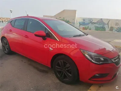 Usado Opel Astra 125 CV (91 kW) 2019 Rojo Berlina