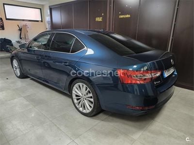 Usado Skoda Superb Ambition 150 CV (110 kW) 2018 Azul Berlina