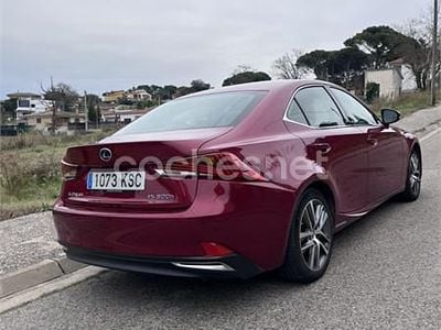 Usado Lexus IS300h Executive Line 223 CV (164 kW) 2018 Rojo Berlina