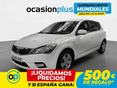 Usado Kia Ceed 90 CV (66 kW) 2011 Blanco Utilitario