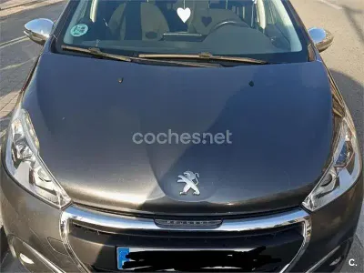 Usado Peugeot 208 Style 82 CV (60 kW) 2016 Gris / plata Utilitario