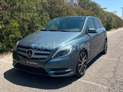 Usado Mercedes B180 109 CV (80 kW) 2014 Azul Monovolumen