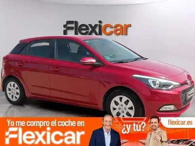Usado Hyundai i20 75 CV (55 kW) 2018 Rojo Berlina
