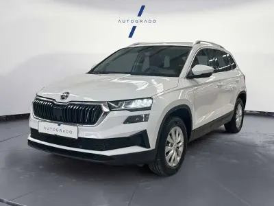 Usado Skoda Karoq Ambition 150 CV (110 kW) 2022 Blanco SUV