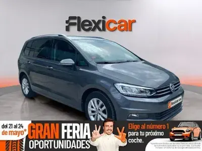 Usado VW Touran Advance 150 CV (110 kW) 2019 Gris Monovolumen