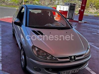 Usado Peugeot 206 110 CV (80 kW) 2003 Gris / plata Berlina
