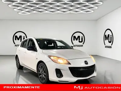 Używany Mazda 3 115 KM (84 kW) 2013 Biały Sedan/Limuzyna