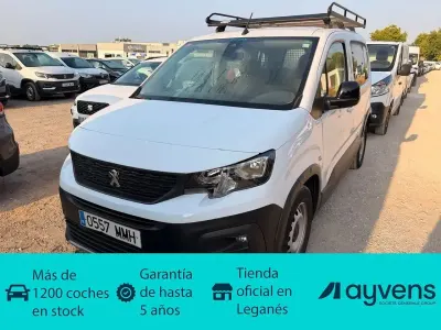 Usado Peugeot Rifter Active 102 CV (75 kW) 2023 Blanco Monovolumen