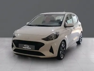 Usado Hyundai i10 66 CV (48 kW) 2024 Verde Utilitario