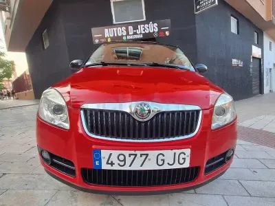 Usado Skoda Fabia Style 80 CV (58 kW) 2009 Granate Berlina