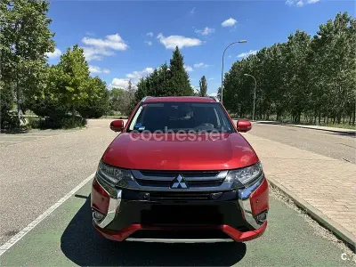 Usado Mitsubishi Outlander P-HEV 203 CV (149 kW) 2017 Rojo SUV
