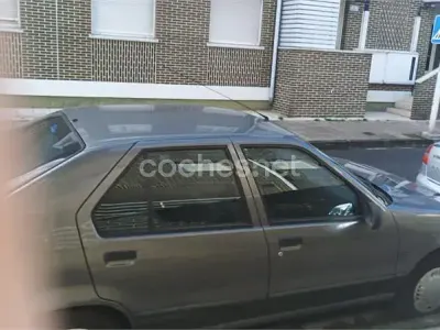 Usado Renault R9 80 CV (58 kW) 1994 Gris / plata Berlina