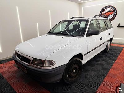 Usado Opel Astra 82 CV (60 kW) 1997 Blanco Familiar