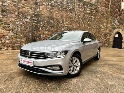 Usado VW Passat Business 150 CV (110 kW) 2021 Gris / plata Berlina