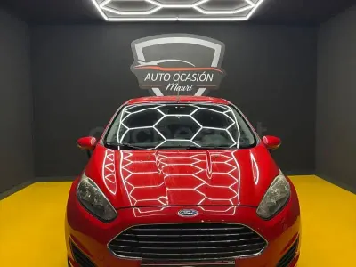 Usado Ford Fiesta Trend 100 CV (73 kW) 2013 Rojo Berlina