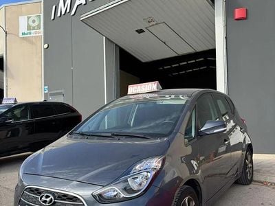 Usado Hyundai ix20 Style 115 CV (84 kW) 2018 Gris Utilitario
