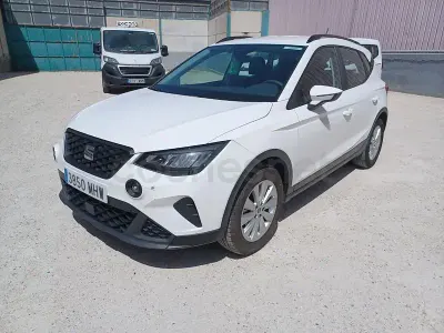 Usado Seat Arona Reference 95 CV (69 kW) 2023 Blanco SUV