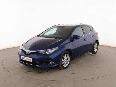 Usado Toyota Auris Hybrid Active 136 CV (100 kW) 2016 Azul Berlina