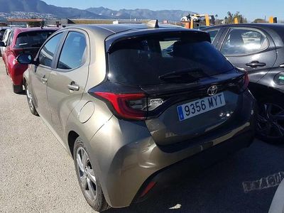 Usado Toyota Yaris Hybrid Active 116 CV (85 kW) 2025 Bronce