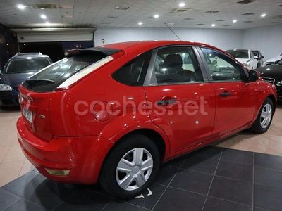 Usado Ford Focus Trend 90 CV (66 kW) 2010 Rojo Berlina