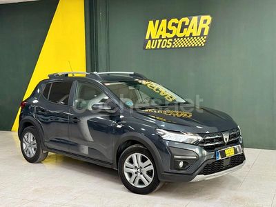 Usado Dacia Sandero Essentiel 90 CV (66 kW) 2021 Gris / plata Berlina