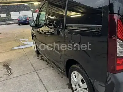 Usado Citroën Berlingo Shine 102 CV (75 kW) 2018 Negro Monovolumen