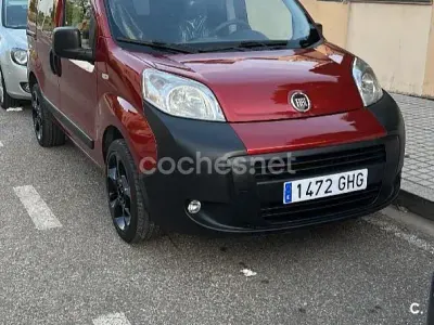 Usado Fiat Qubo Dynamic 80 CV (58 kW) 2014 Granate Monovolumen
