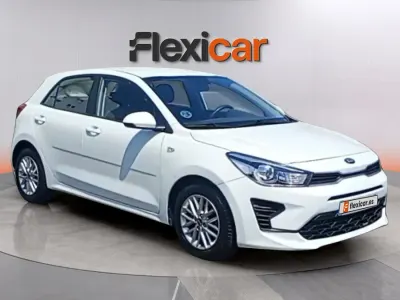 Usado Kia Rio 84 CV (61 kW) 2021 Blanco Berlina