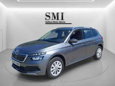 Usado Skoda Kamiq Ambition 110 CV (80 kW) 2023 Gris SUV