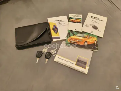 Usado Renault Mégane Cabriolet 140 CV (102 kW) 1998 Gris / plata Descapotable