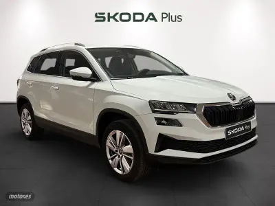 Usado Skoda Karoq Selection 150 CV (110 kW) 2025 Blanco SUV