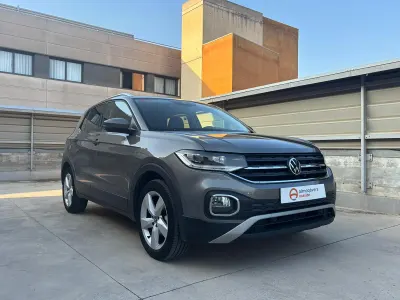 Usado VW T-Cross Sportline 110 CV (80 kW) 2021 Gris / plata SUV