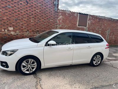 Usado Peugeot 308 SW Active 120 CV (88 kW) 2018 Blanco Familiar