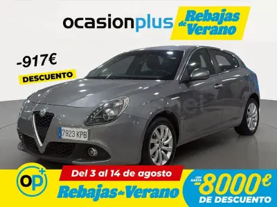 Usado Alfa Romeo Giulietta Super 120 CV (88 kW) 2018 Gris / plata Utilitario