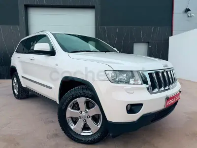 Käytetty Jeep Grand Cherokee Laredo 190 HP (139 kW) 2012 Valkoinen Katumaasturi
