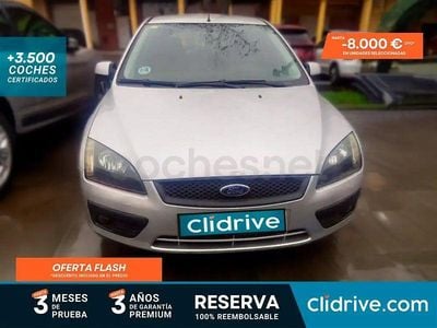 Usado Ford Focus Trend 90 CV (66 kW) 2007 Gris / plata Berlina