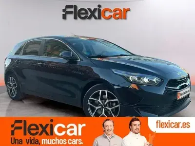 Usado Kia Ceed 136 CV (100 kW) 2024 Negro Utilitario