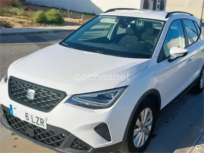 Usado Seat Arona Style 110 CV (80 kW) 2022 Blanco SUV
