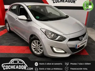 Usado Hyundai i30 100 CV (73 kW) 2013 Gris / plata Berlina